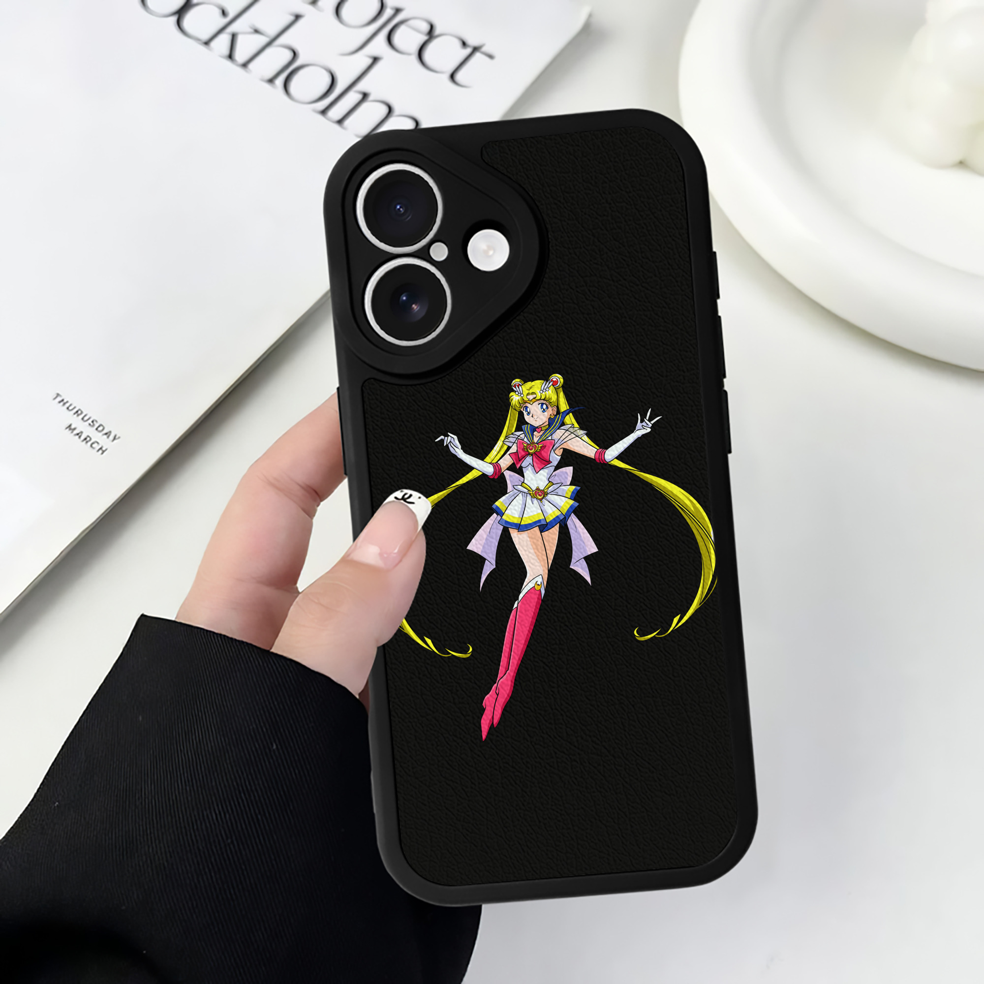（画像用） 美少女戦士セーラームーン 月野 うさぎ つきの うさぎ Sailor Moon Tsukino Usagi 【iPhone 16シリーズ対応】シリコンスマホケース（レザー調） 材質：シリコン